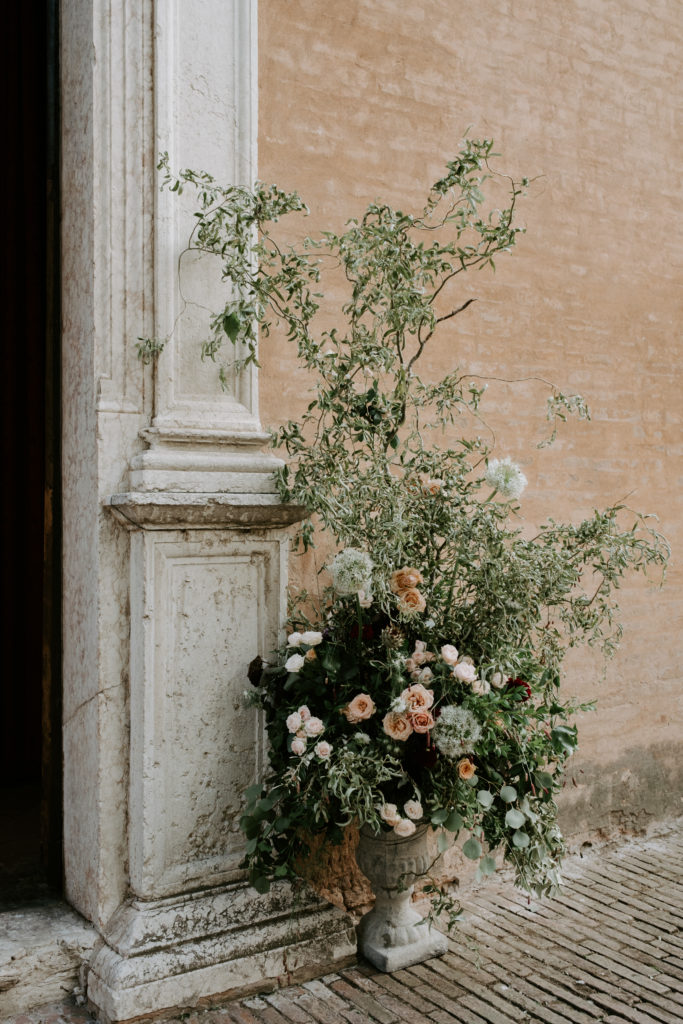 Church entrance decoration - 3 Michelin star wedding in Italy - Italian Wedding Designer