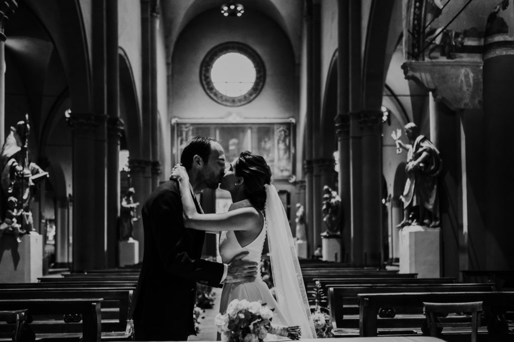 Ceremony kiss 3 michelin stars wedding - Italian Wedding Designer